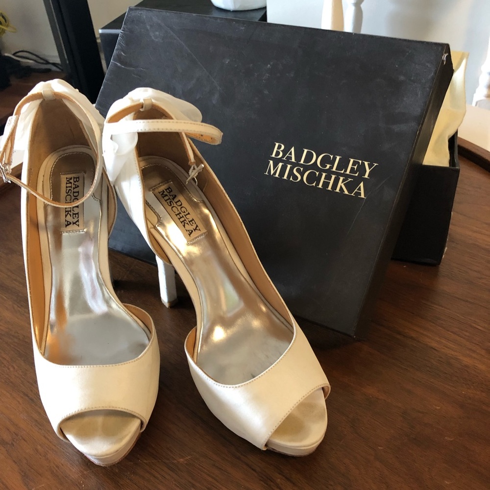 [SOLD] Badgley Mischka White Zakia d'Orsay Pumps with Bow